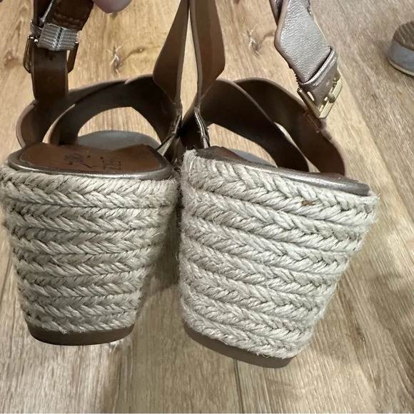 Naturalizer Women’s Silver Open Toe Buckle Espadrille Wedge Sandals Size 7.5 GUC - Picture 10 of 12